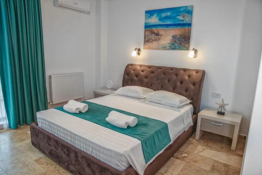 Hotel Roca Del Mar