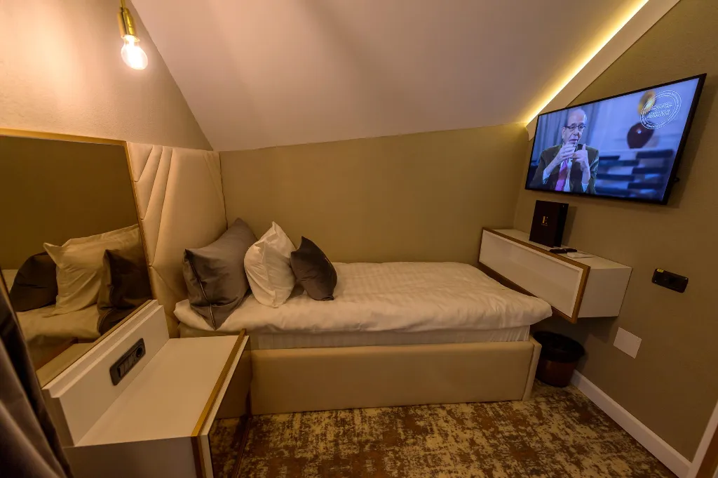 Hotel Elexus Single