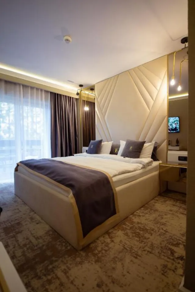 Hotel Elexus Apartament superior cu balcon #2