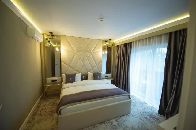 Hotel Elexus Apartament superior cu balcon