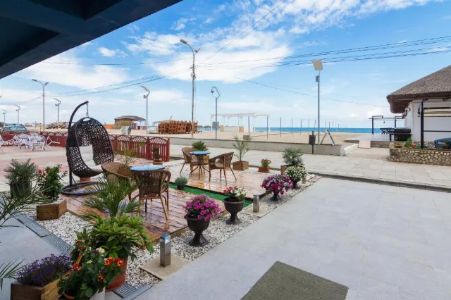 Hotel Ryanna Beach